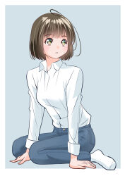 Rule 34 | 1girl, ahoge, arm support, between legs, blue background, blue pants, bob cut, brown eyes, brown hair, denim, full body, hand between legs, jeans, looking to the side, original, pants, parted lips, shirt, short hair, simple background, sitting, socks, solo, wariza, white shirt, white socks, yamanaka kouji (yanchiki2001)
