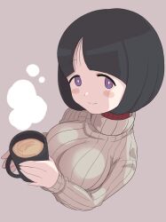 1girl absurdres black_hair blue_eyes breasts bright_pupils closed_mouth coffee commentary_request cup grey_background grey_sweater gundam gundam_gquuuuuux highres holding holding_cup large_breasts looking_at_viewer mature_female medium_hair mug shiiko_sugai simple_background smile solo sweater tairanoabokado turtleneck turtleneck_sweater upper_body white_pupils