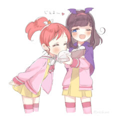 2girls bad_id bad_pixiv_id steamed_bun blue_eyes brown_hair cardigan closed_eyes cowboy_shot cropped_legs dress eating fang food giving_food holding holding_food kurosu_aroma leaning_forward long_hair long_sleeves looking_at_another multiple_girls neckerchief nkohime one_eye_closed open_mouth paprika_private_academy_school_uniform pink_cardigan pink_neckerchief ponytail pretty_series pripara red_hair sailor_collar school_uniform shiratama_mikan short_dress short_hair simple_background smile standing translation_request white_background white_sailor_collar yellow_dress