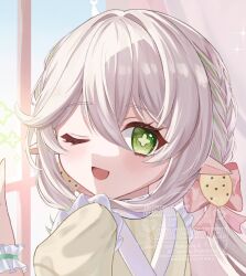 1girl ;d blush bow commentary_request frilled_wrist_cuffs frills from_side genshin_impact green_eyes green_hair hair_between_eyes highres long_hair looking_at_viewer looking_to_the_side multicolored_hair nahida_(genshin_impact) one_eye_closed open_mouth pink_bow pointy_ears pomufuwari smile solo streaked_hair symbol-shaped_pupils upper_body white_hair wrist_cuffs