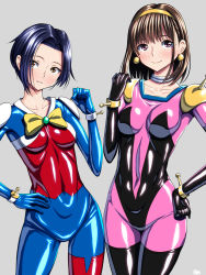 2girls allenby_beardsley allenby_beardsley_(cosplay) alternate_costume anegasaki_nene armor black_hair blue_bodysuit blue_hair blush bodysuit bow bowtie bracer breasts brooch brown_eyes brown_hair clenched_hand collarbone cosplay covered_navel cowboy_shot earrings g_gundam gloves grey_background gundam hairband hand_on_own_hip hand_on_own_shoulder head_tilt jewelry kobayakawa_rinko latex latex_gloves latex_suit light_smile love_plus mecha_pilot_suit medium_breasts mobile_trace_suit mole mole_under_eye multiple_girls pauldrons purple_eyes rain_mikamura rain_mikamura_(cosplay) sen_(sansui) shiny_clothes short_hair shoulder_armor signature simple_background skin_tight small_breasts smile