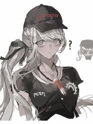 &gt;_&lt; 1girl baseball_cap black_bow black_shirt blonde_hair bow chibi closed_mouth dark-skinned_female dark_skin female_focus grey_eyes hair_bow hat highres jewelry kawana_tsubasa long_hair looking_at_viewer necklace ponytail shirt short_sleeves simple_background solo solo_focus sweat sweatdrop the_hundred_line_-last_defense_academy- upper_body white_background