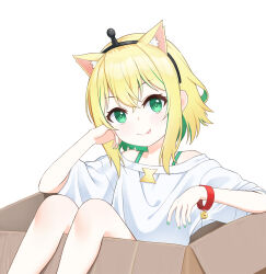 amano_pikamee animal_ear_fluff animal_ears blonde_hair cat_ears closed_mouth green_hair green_nails highres kemonomimi_mode looking_at_viewer multicolored_hair nail_polish shirt short_hair smile solo streaked_hair tongue tongue_out ugaaaa1 virtual_youtuber voms white_background white_shirt