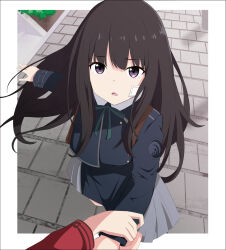 2girls black_hair highres inoue_takina lycoris_recoil multiple_girls nishikigi_chisato patch purple_eyes school_uniform yuzupo677