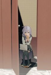 Rule 34 | 1girl, computer, earphones, eating, glasses, green eyes, grey hair, hair ornament, hair over shoulder, heaven burns red, izumi yuki (heaven burns red), laptop, long hair, low-tied long hair, round eyewear, solo, toilet, toilet sink combo, vvvv011001