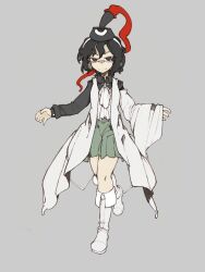 1other androgynous ascot black_eyes black_hair black_hat black_shirt bolos boots closed_mouth coat collared_shirt commentary detached_sleeves dot_nose eye_of_senri full_body green_hakama grey_background grey_boots hairband hakama hakama_short_skirt hakama_skirt hat hat_ribbon japanese_clothes knee_boots knees layered_sleeves len&#039;en long_sleeves looking_at_viewer messy_hair open_clothes open_coat other_focus red_ribbon ribbon senri_tsurubami shirt short_hair simple_background single_detached_sleeve skirt sleeveless sleeveless_coat sleeves_past_wrists smile solo standing tachi-e tate_eboshi white_ascot white_brooch white_hairband white_sleeves wide_sleeves