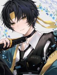 1boy absurdres asaba_harumasa asuma_up bandana black_choker black_hair black_necktie choker closed_mouth collared_shirt gloves highres holding looking_at_viewer male_focus necktie shirt short_hair simple_background smile solo upper_body white_background white_shirt yellow_bandana yellow_eyes zenless_zone_zero
