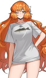 1girl absurdres alternate_costume green_eyes highres ishmael_(project_moon) limbus_company long_hair meme meme_attire one_eye_closed orange_hair print_shirt project_moon shirt simple_background solo vvernerluniq white_background white_shirt