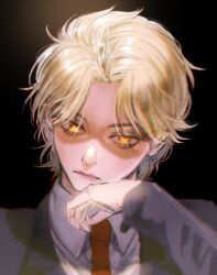 1boy aged_down black_background black_jacket black_sleeves blonde_hair blurry child chromatic_aberration curtained_hair dio_brando dress_shirt eyelashes glowing glowing_eyes hand_on_own_chin head_tilt jacket jojo_no_kimyou_na_bouken looking_at_viewer male_focus necktie palmar_flexion parted_bangs partially_shaded_face phantom_blood portrait red_necktie shirt slit_pupils solo white_shirt wonderfulkusege yellow_eyes