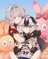 &gt;_&lt; 2girls :t animal_ears black_gloves black_hair blush closed_mouth controller coralie_6626_planck couch dog_ears erdos_helia game_controller gloves grey_eyes grey_hair hair_between_eyes hair_intakes hair_ornament highres holding holding_controller holding_game_controller honkai_(series) honkai_impact_3rd hood hug imannanuy jacket long_hair long_sleeves looking_at_viewer mole mole_under_eye multicolored_hair multiple_girls pink_eyes playing_games playstation_controller shirt short_sleeves shorts sitting smile streaked_hair stuffed_animal stuffed_toy two-tone_hair white_hair