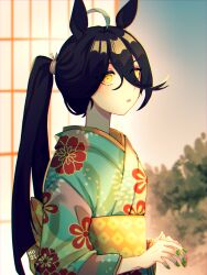 1girl absurdres ahoge animal_ears black_hair blue_kimono floral_print hair_between_eyes high_ponytail highres horse_ears horse_girl japanese_clothes kimono long_bangs long_hair long_hair_between_eyes manhattan_cafe_(umamusume) mujintou_png multicolored_hair obi parted_lips ponytail sash solo tree umamusume very_long_hair white_hair yellow_eyes yellow_sash