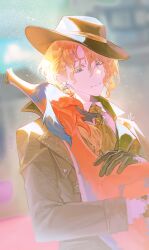 1boy 6_(reverse:1999) 6_(time_and_location)_(reverse:1999) animal animal_hug bird black_gloves black_hat blonde_hair blurry blurry_background brown_coat coat collared_shirt fedora gloves green_necktie hat highres looking_at_animal looking_to_the_side male_focus necktie nell_ro official_alternate_costume reverse:1999 shirt sidelighting smile solo trench_coat upper_body white_shirt