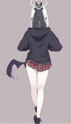 1girl black_hair black_hoodie black_horns black_shoes black_wings blue_archive commentary_request facing_away from_behind grey_background grey_halo halo highres hood hood_down hoodie horns kayoko_(blue_archive) kneepits long_sleeves low_wings multicolored_hair pleated_skirt ponytail red_eyes red_skirt shoes simple_background single_wing skirt solo two-tone_hair unamaso white_hair wings