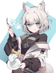 1girl absurdres black_jacket black_shirt blue_eyes chain chain_necklace fork grey_hair hair_between_eyes highres holding holding_fork jacket jewelry kmnz looking_at_viewer medium_hair multicolored_jacket necklace shibuki_pp shirt solo tina_(kmnz) two-tone_jacket virtual_youtuber white_jacket