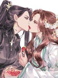 2girls absurdres anssel3 black_hair black_robe brown_hair commentary earrings eye_contact facial_mark food forehead_mark fruit genderswap genderswap_(mtf) green_eyes hashtag-only_commentary highres holding jewelry long_hair looking_at_another ming_yi multiple_girls open_mouth ponytail robe shared_food shi_qingxuan simple_background strawberry tianguan_cifu white_background white_robe yellow_eyes yuri