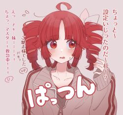 1girl ahoge alternate_costume drill_hair hand_up highres jacket kasane_teto kasane_teto_(sv) long_sleeves parted_bangs parted_lips red_eyes red_hair sideways_glance sleeves_past_wrists solo synthesizer_v track_jacket translation_request twin_drills upper_body utau uwa_illust_v16v