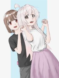 2girls :d ahoge bare_arms black_shirt brown_hair hair_between_eyes highres holding_hands hozuki_momiji long_hair multiple_girls nijiiro_unico onii-chan_wa_oshimai! open_mouth oyama_mahiro pink_skirt red_eyes shirt short_hair short_sleeves simple_background skirt smile t-shirt teeth upper_teeth_only white_hair white_shirt yellow_eyes