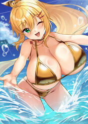 1girl bikini blush breasts gold_bikini golden_week green_eyes hair_ornament hairclip highres huge_breasts jewelry large_breasts looking_at_viewer necklace ocean one_eye_closed open_mouth outdoors outstretched_arms partially_submerged pendant ponytail smile solo swimsuit tenneko_yuuri tsurumaki_maki voiceroid