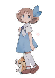 1girl absurdres blue_dress blue_eyes blue_ribbon brown_footwear brown_hair closed_mouth commentary dress gen_2_pokemon hair_ribbon hand_up highres medium_hair molly_hale nintendo pokemon pokemon_(anime) pokemon_(classic_anime) pokemon_(creature) pokemon_3:_the_movie_-_spell_of_the_unown:_entei ribbon shoes socks standing symbol-only_commentary teddiursa toukashi_(2tou9) white_socks