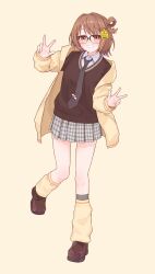 1girl absurdres black_necktie blush brown_eyes brown_hair brown_shoes brown_sweater double_w full_body glasses grin hair_rings highres jacket loafers loose_socks medium_hair miniskirt multicolored_hair necktie one_side_up plaid_clothes plaid_skirt pleated_skirt school_uniform sendo_yuuhi shirt shoes simple_background single_hair_ring skirt smile socks solo standing standing_on_one_leg streaked_hair sweater virtual_youtuber vspo! w white_shirt yellow_background yellow_jacket zephda