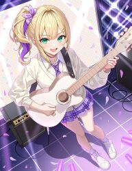 1girl absurdres blonde_hair from_above green_eyes guitar highres holding holding_guitar holding_instrument instrument kurumi_noah long_sleeves looking_at_viewer medium_hair open_mouth outdoors pink_hair school_uniform shoes side_ponytail skirt smile socks stage standing sunamama4788 teeth vest virtual_youtuber vspo! white_shoes white_socks