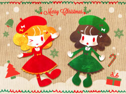Rule 34 | &gt; o, 2girls, arm up, bemani, blonde hair, box, brown background, brown hair, christmas tree, dress, full body, gift, gift box, green dress, green hat, hat, holly, merry christmas, multiple girls, one eye closed, pop&#039;n music, red dress, red eyes, rie-chan, sanae-chan, short hair, snowflakes, solid oval eyes, temetemetomo