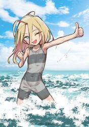 1girl ahoge armpits blonde_hair blue_eyes blue_sky do_it_yourself!! eisu_(eith) flat_chest hair_between_eyes highres juliet_queen_elizabeth_viii long_hair ocean one-piece_swimsuit one_eye_closed sky swimsuit thumbs_up wet wet_hair
