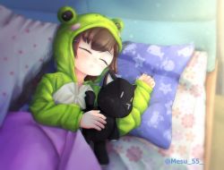 1girl alternate_costume animal_hood animal_print artist_name bed bed_sheet black_cat blanket blush cat child choker closed_eyes closed_mouth crab_print eyebrows fish_print floral_print freckles frog_hood green_hoodie green_pajamas hair_ornament hairclip highres hood hoodie indie_virtual_youtuber lily_hopkins long_sleeves mesu-55 morning pajamas pillow purple_blanket signature sleeping squid_print star_(symbol) star_print stuffed_animal stuffed_cat stuffed_toy sunlight twitter_username virtual_youtuber