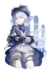 1girl absurdres ahoge ascot asymmetrical_gloves black_gloves blue_ascot blue_brooch blue_eyes blue_hair blue_hat blue_jacket brooch closed_mouth commentary_request cowboy_shot furina_(genshin_impact) genshin_impact gloves hair_between_eyes haru_same322 hat heterochromia highres jacket jewelry long_hair long_sleeves looking_at_viewer mismatched_gloves multicolored_hair shorts sidelocks smile solo standing streaked_hair thigh_strap top_hat two-tone_hair white_background white_gloves white_hair