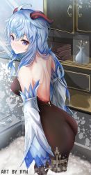 1girl ahoge ass bare_shoulders bathtub blue_hair blush bodysuit breasts detached_sleeves from_behind ganyu_(genshin_impact) genshin_impact gloves highres horns large_breasts long_hair looking_at_viewer looking_back purple_eyes ryn shiny_clothes shiny_skin sideboob smile solo very_long_hair