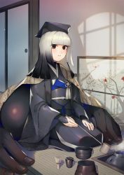 1girl black_eyes black_hair black_hat black_kimono blunt_bangs bowl disembodied_hand fate/grand_order fate_(series) ghost_hands giant_hand gradient_hair grey_hair hat highres indoors japanese_clothes kimono looking_at_viewer multicolored_hair nakaga_eri obi sash seiza sen_no_rikyu_(fate) sen_no_rikyu_(second_ascension)_(fate) sitting sliding_doors smile solo tassel tatami two-tone_hair window_shadow