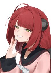 1girl black_sailor_collar bow bowtie cardigan flasso from_side green_eyes grin highres long_hair long_sleeves looking_at_viewer looking_to_the_side pink_cardigan red_hair sailor_collar school_uniform simple_background smile smug solo ukinami_yuzuha upper_body white_background white_bow white_bowtie zenless_zone_zero
