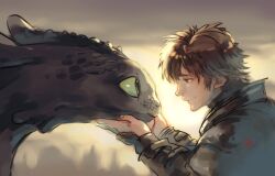 2boys armor black_armor black_scales brown_hair commentary_request dragon gauntlets green_eyes hands_on_another&#039;s_face hiccup_horrendous_haddock_iii how_to_train_your_dragon_(series) long_hair looking_at_another male_focus multiple_boys signature smile suzuki_rika toothless