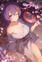 1girl absurdres alternate_costume belle_(zenless_zone_zero) black_sash breasts cherry_blossoms commentary green_eyes hand_fan highres japanese_clothes kimono large_breasts looking_at_viewer no_bra one_eye_closed sash single_bare_shoulder solo tokcha yukata zenless_zone_zero