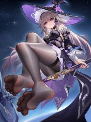1girl absurdres black_dress black_pantyhose bm_(bm364364) broom broom_riding brown_hair detached_sleeves dress feet foot_focus from_below frown full_body hat herta_(honkai:_star_rail) highres honkai:_star_rail honkai_(series) long_hair long_sleeves night night_sky no_shoes pantyhose purple_eyes shaded_face sky solo the_herta_(honkai:_star_rail) very_long_hair witch_hat