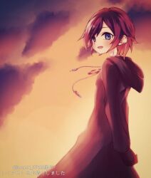 1girl arms_behind_back black_coat black_coat_(kingdom_hearts) black_gloves black_hair blue_eyes cloud cloudy_sky coat commentary_request gloves hood hooded_coat kingdom_hearts light_blush light_smile open_mouth orange_sky outdoors short_hair sky smile solo totoma translation_request twilight upper_body xion_(kingdom_hearts)