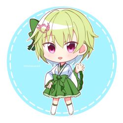1girl :d alternate_costume blue_background blush bow bow_skirt commentary_request crocodile_hair_ornament eyes_visible_through_hair frilled_sleeves frills full_body green_bow green_hair green_skirt hair_between_eyes hair_bow hand_on_own_hip hand_up high-waist_skirt highres japanese_clothes kimono kneehighs long_sleeves looking_at_viewer miko nomura_miki open_mouth outline outstretched_hand pink_eyes short_hair simple_background skirt smile socks solo standing summer_pockets twitter_username waving white_kimono white_outline white_socks wide_sleeves xdjf63qbpt0iqmj