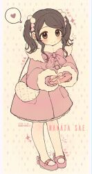 1girl absurdres amagami artist_name bag birthday blush border bow bowtie box box_of_chocolates brown_hair character_name chocolate closed_mouth coat coat_bow commentary dated diamond_(shape) film_grain food full_body fur-trimmed_coat fur-trimmed_collar fur_trim gift gift_box hair_bobbles hair_ornament handbag heart heart-shaped_bag heart-shaped_box highres holding holding_box holding_chocolate holding_food incoming_gift leaning_forward long_coat long_hair long_sleeves looking_at_viewer mary_janes nakata_sae pantyhose petticoat pigeon-toed pillarboxed pink_border pink_bow pink_bowtie pink_coat pink_shoes rabiyamarabi romaji_text shoes shoulder_bag sidelocks signature smile solo speech_bubble spoken_heart swept_bangs twintails valentine wavy_hair white_background white_bag white_pantyhose