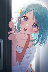 1boy against_door androgynous apron b_zebuk backlighting blush collarbone commentary ensemble_stars! hair_ornament hairclip hands_up highres jewelry korean_commentary leaning_to_the_side looking_at_viewer male_focus open_mouth purple_eyes red_apron ring shino_hajime shirt side_part solo sweatdrop teeth upper_body upper_teeth_only white_shirt