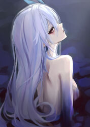 1girl absurdres breasts cowboy_shot dress elbow_gloves feather_hair_ornament feathers genshin_impact gloves hair_ornament highres large_breasts long_hair looking_at_viewer purple_dress purple_gloves red_eyes skirk_(genshin_impact) solo strapless strapless_dress teeth uningmeow very_long_hair white_hair