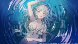 1girl :d arm_up armpits breasts collarbone commentary_request completely_nude copyright_notice danmachi_memoria_freese dungeon_ni_deai_wo_motomeru_no_wa_machigatteiru_darou_ka freya_(danmachi) grey_hair hair_censor hair_over_breasts hand_on_own_stomach highres long_hair lying navel nude official_art on_back open_mouth purple_eyes ripples second-party_source sidelocks smile solo teeth upper_body upper_teeth_only wet