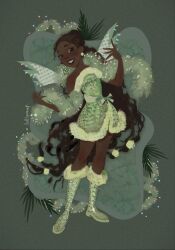 1girl adapted_costume aisha_(winx_club) bare_arms bare_shoulders black_eyes black_hair boots bow christmas commentary dark-skinned_female dark_skin dress earrings fairy fairy_wings forehead full_body fur-trimmed_dress fur_shawl fur_trim green_background green_boots green_dress grin hair_bun happy highres jewelry knee_boots knees lipstick long_hair magical_girl makeup red_lips sash shawl short_dress signature single_hair_bun smile solo sphere_earrings standing stardust_axel strapless strapless_dress symbol-only_commentary thick_eyebrows tinsel very_dark_skin very_long_hair waist_bow waist_sash wavy_hair white_bow white_sash white_shawl white_wings wings winx_club