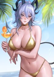 1girl absurdres alternate_costume arm_under_breasts bare_shoulders bikini black_horns black_tail blue_sky breasts collarbone commentary cowboy_shot cup curled_horns day drinking_glass earrings english_commentary fingernails food fruit gold_bikini grey_hair hair_between_eyes halterneck highres holding holding_cup horns jewelry key_earrings large_breasts long_hair looking_to_the_side multicolored_hair navel orange_(fruit) orange_slice outdoors red_eyes rezoeline signature sky solo stomach streaked_hair swimsuit wuthering_waves zani_(wuthering_waves)