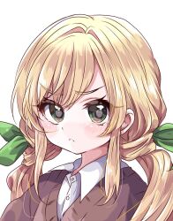 1girl :&lt; blonde_hair blush brown_cardigan cardigan collared_shirt frown furrowed_brow green_eyes green_ribbon hair_between_eyes hair_ornament hair_over_shoulder hair_ribbon highres inda_karane kimi_no_koto_ga_dai_dai_dai_dai_daisuki_na_100-nin_no_kanojo long_hair looking_at_viewer ohananomitsu_high_school_uniform portrait pout ribbon school_uniform shirt simple_background solo twintails v-shaped_eyebrows white_background white_shirt yumenobetsu