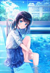 1girl :o bad_feet bad_id bad_pixiv_id bare_legs barefoot black_hair blue_bow blue_bowtie blue_eyes blue_skirt blue_sky blush bow bowtie building cloud commentary fence foot_out_of_frame highres knee_up looking_at_viewer open_mouth original outdoors plaid_clothes plaid_skirt pleated_skirt pool pool_ladder shirt short_hair sidelocks skirt sky sleeves_rolled_up soaking_feet solo ssum_(ehf_dustk) symbol-only_commentary tree water water_drop white_shirt