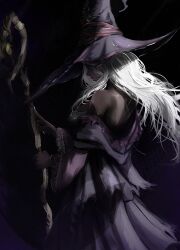 1girl bare_shoulders black_dress black_hat closed_mouth commentary covered_eyes dark-skinned_female dark_skin dress elden_ring elden_ring_nightreign english_commentary floating_hair hat highres holding holding_staff large_hat lips long_hair off_shoulder pink_lips purple_dress recluse_(elden_ring) sakku_art simple_background smile solo staff two-tone_dress white_hair wide_sleeves witch witch_hat