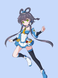 1girl asymmetrical_legwear bare_shoulders black_socks black_thighhighs blue_shoes blush chinese_commentary detached_sleeves full_body green_eyes grey_hair hair_ornament hair_rings highres jumping light_smile long_hair looking_at_viewer luo_tianyi luo_tianyi_v3 pleated_skirt pointzhu purple_background shoes short_hair_with_long_locks simple_background skirt smile socks solo thighhighs twintails uneven_legwear vocaloid vsinger_(vocaloid) white_shoes