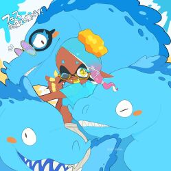 1girl alternate_color animal blue_hair colored_skin dark-skinned_female dark_skin eel fangs frye_(deep_cut_outfit)_(splatoon) frye_(splatoon) glasses highres inkling kiirono long_pointy_ears looking_at_viewer moray_eel multicolored_hair multicolored_skin nintendo one_eye_closed pointy_ears poncho splatoon_(series) splatoon_3 tentacle_hair two-tone_hair two-tone_skin yellow_eyes