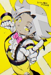 Rule 34 | 1boy, absurdres, bow, bowtie, center frills, chromatic aberration, closed mouth, dress shirt, ex (puyopuyo), frills, gloves, grey hair, high contrast, highres, index finger raised, long sleeves, looking at viewer, male focus, pants, pink bow, pink bowtie, puyopuyo, puyopuyo tetris, reticulum, shirt, short hair, solo, suspenders, translation request, white gloves, white shirt, yellow background, yellow eyes, yellow pants