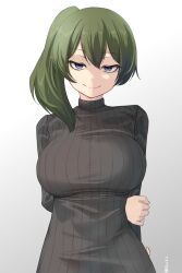 1girl absurdres alternate_costume arms_behind_back black_sweater blue_eyes breasts closed_mouth commentary_request double-parted_bangs gradient_background green_hair grey_background half-closed_eyes head_tilt highres holding_own_arm large_breasts long_hair long_sleeves looking_at_viewer ribbed_sweater shiki_(psychedelic_g2) side_ponytail simple_background smile solo sousou_no_frieren sweater twitter_username ubel_(sousou_no_frieren) upper_body white_background